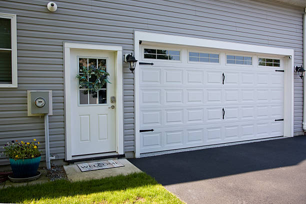 24/7 Emergency Garage Door Panel Replacement experts in Kingston, IL